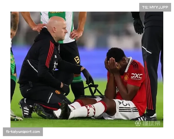 特写：罚失关键点球后，贝蒂斯小将独自加练至深夜。